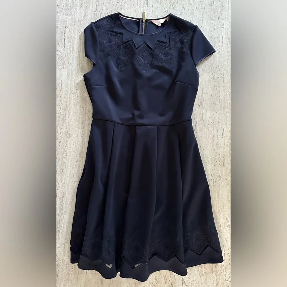 Ted Baker London Navy Cheskka Lace & Mesh Skater Dress | Ted Size 4 / US 10 - Picture 5 of 16